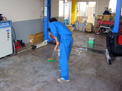 サービス工場のお掃除