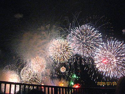 ひゅ～、バァーん！