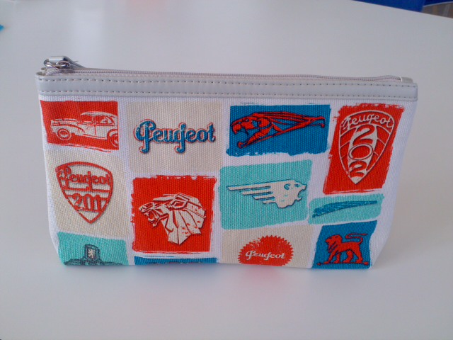 ポーチが入荷しました