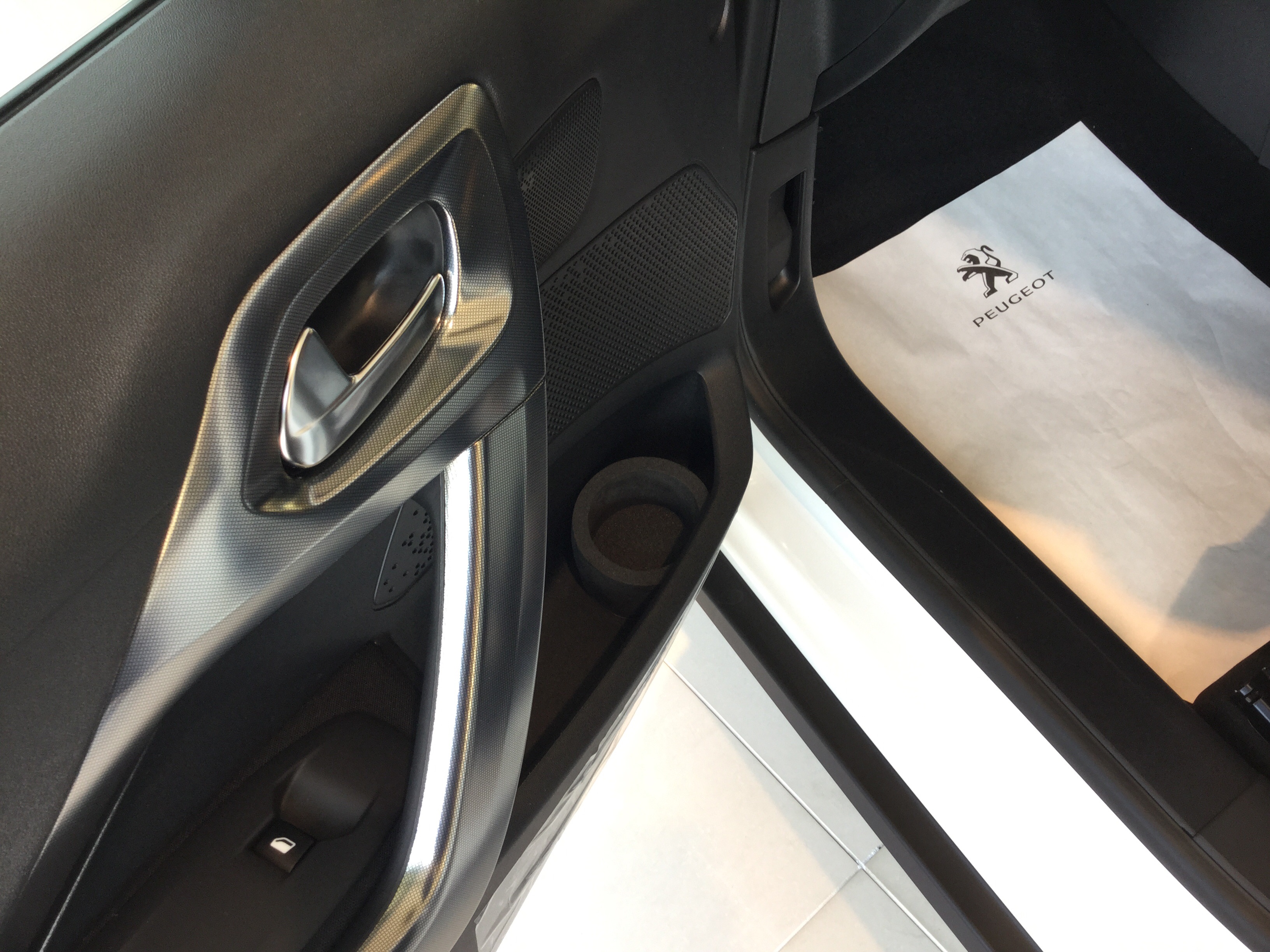 ドアボトルホルダー