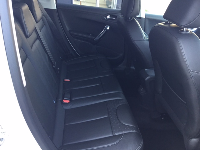 PEUGEOT 2008 LEATHER EDITION  本日入荷