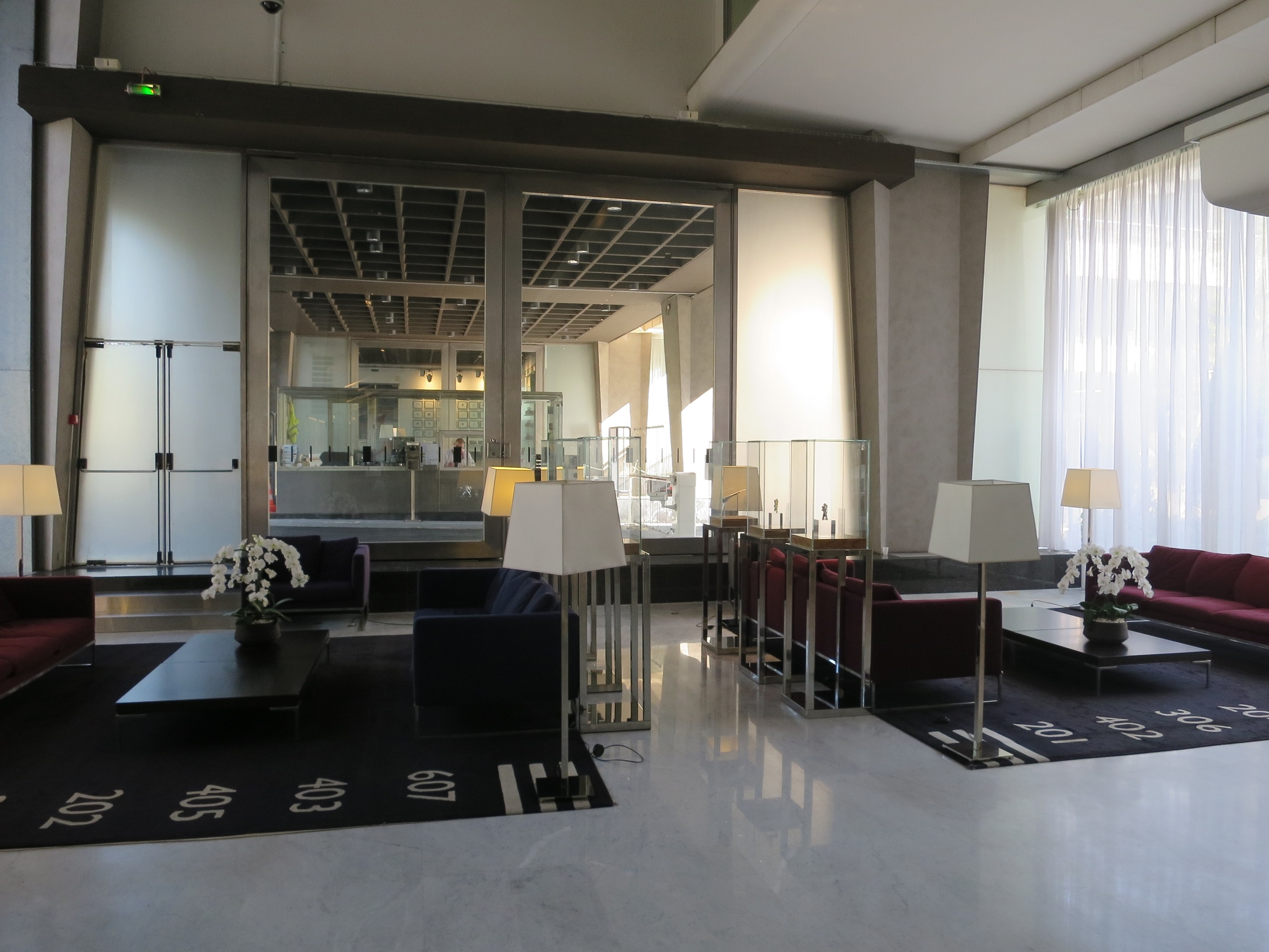 定休日のご案内