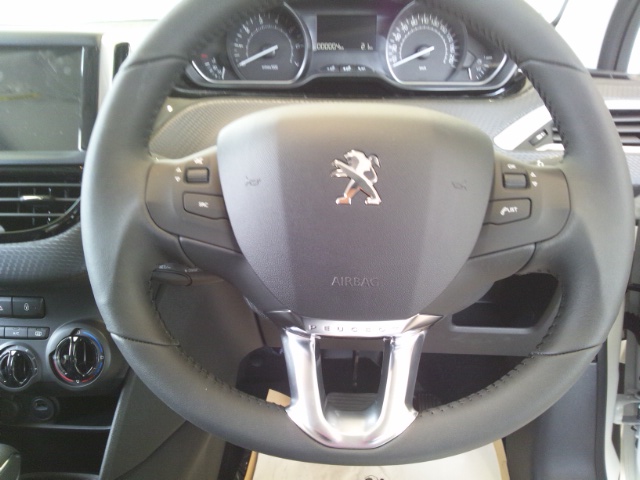 ☆PEUGEOT　208style　plus☆