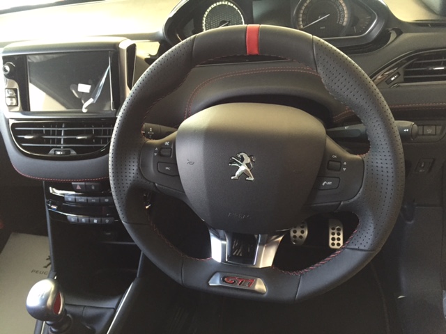 《PEUGEOT 208 GTi》