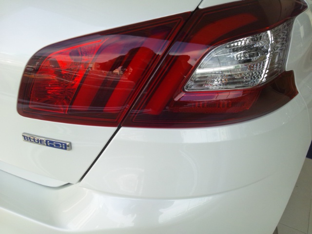 PEUGEOT☆ライオン308Allure　ＢｌｕｅＨＤi☆