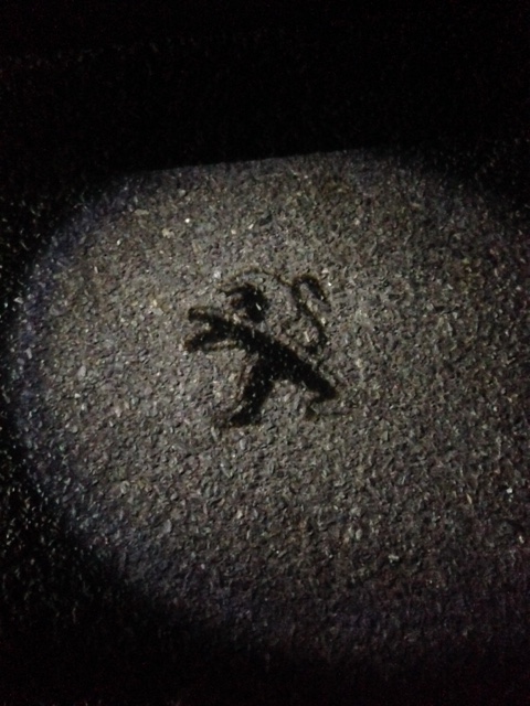 PEUGEOT　3008　ライオンマーク　shadow　silhouette♪♪