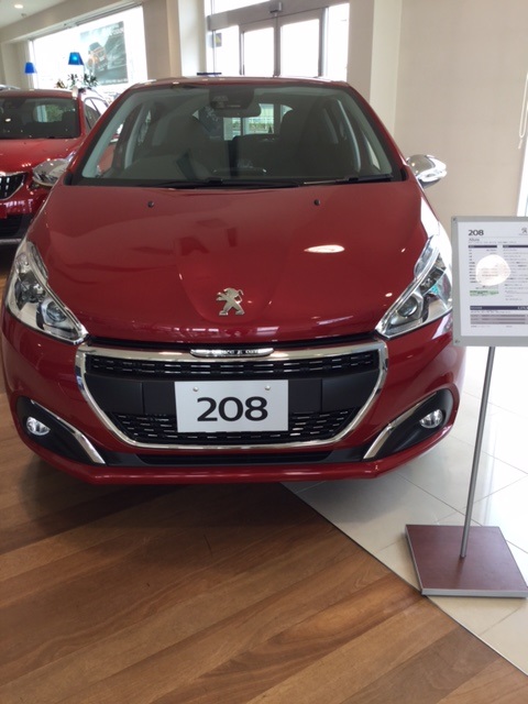 アルティメット・レッドなショールーム