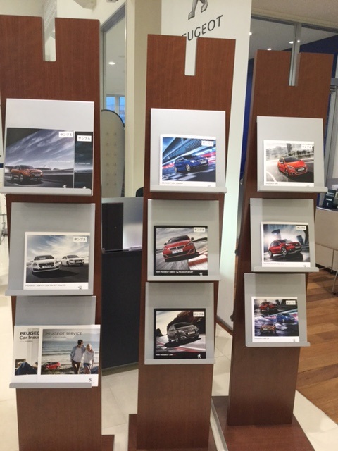 カタログを並べるのもオシャレに♪