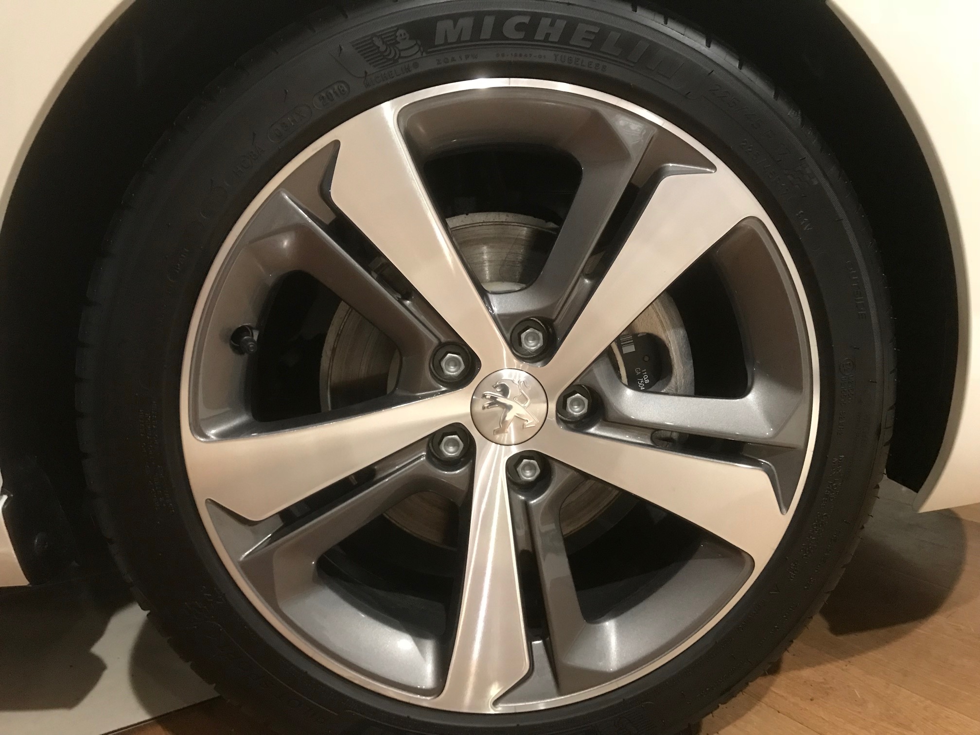 タイヤ点検実施中！