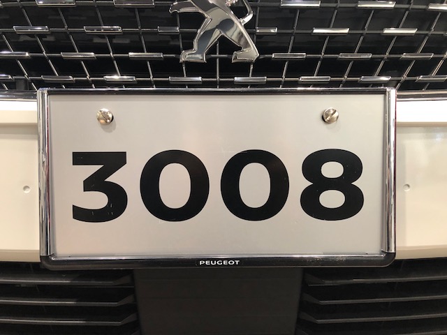 ライセンスプレートフレーム