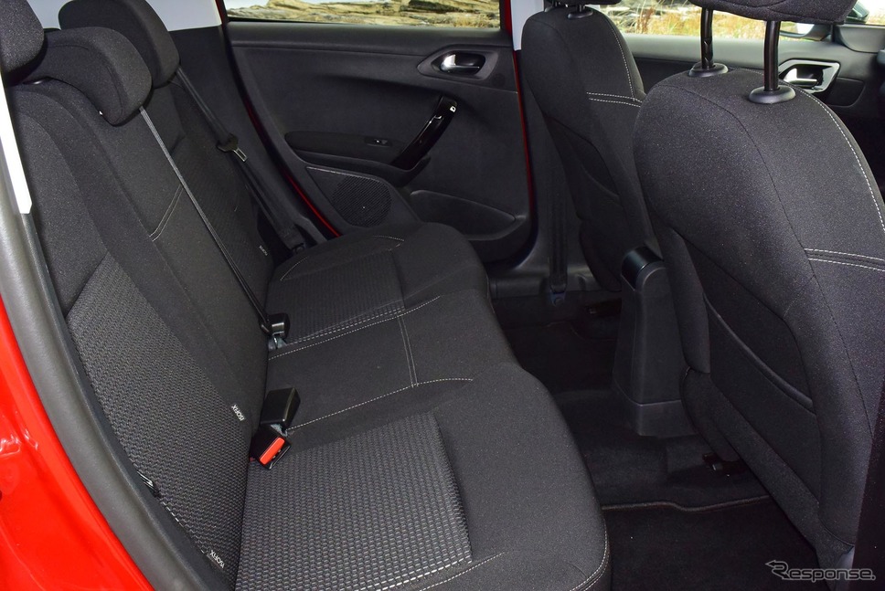 PEUGEOT208