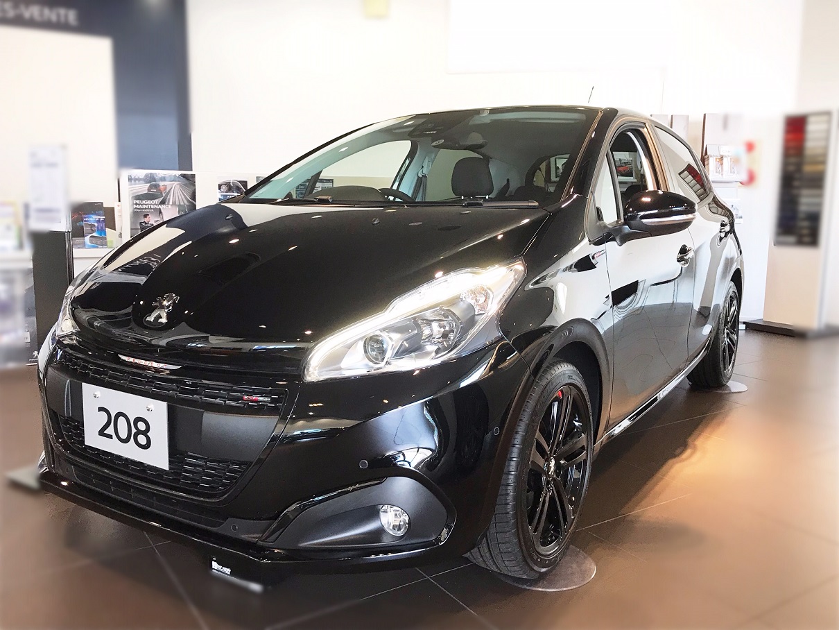 PEUGEOT 208 GT Line Black Pack DEBUT FAIR