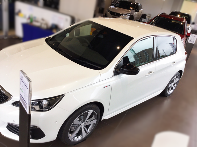 プジョー栗東ショールーム♫