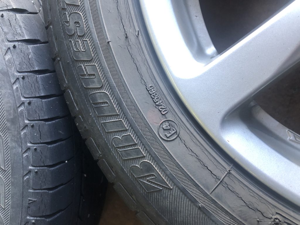 タイヤチェックは定期的に