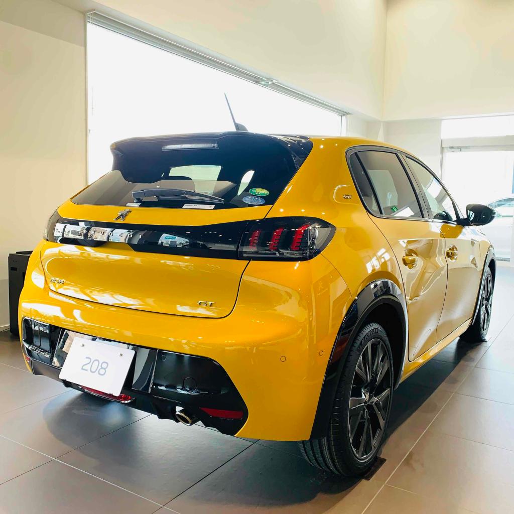 PEUGEOT208GT　ファロイエロー