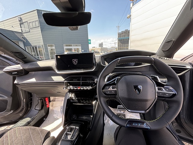 PEUGEOT2008ご試乗いかがですか？