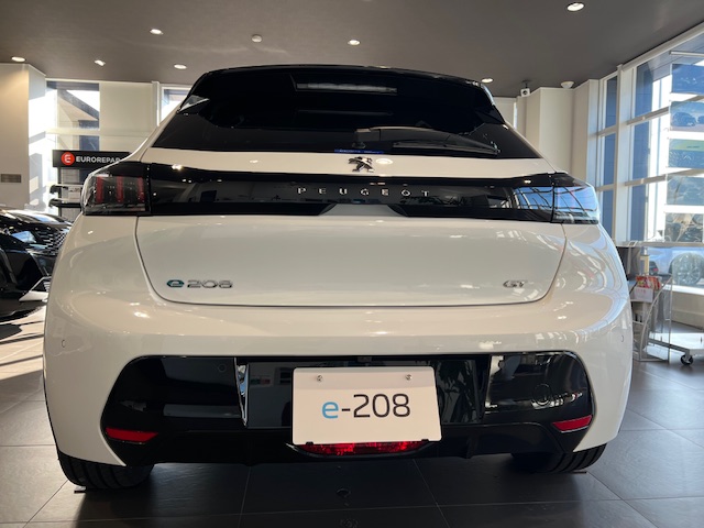 プジョーの電気自動車【e-208】買うなら今がお得！！