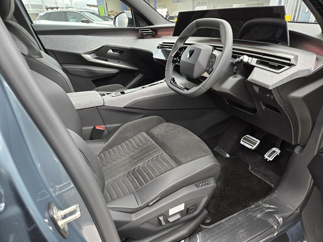 NEW PEUGEOT 5008  7-SEAT HYBRID