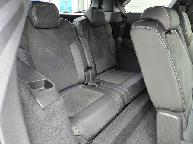 NEW PEUGEOT 5008  7-SEAT HYBRID